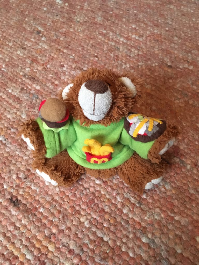 Dit beertje houdt van eten!